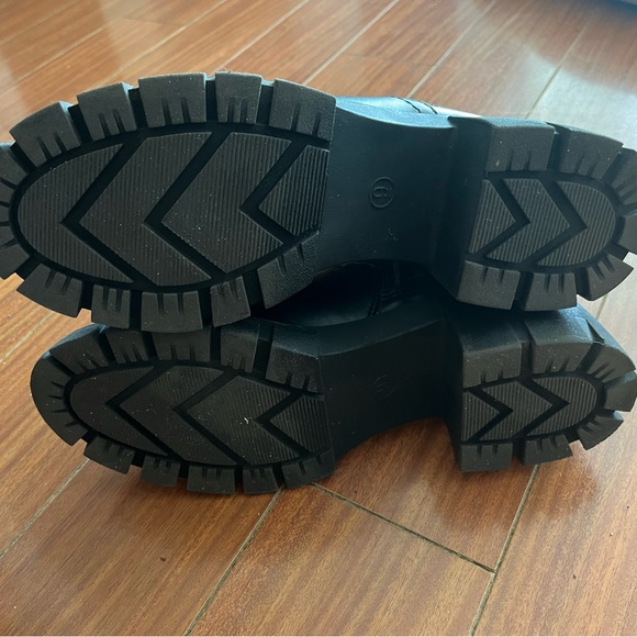 American Eagle Zip Up Boots - Picture 2 of 4